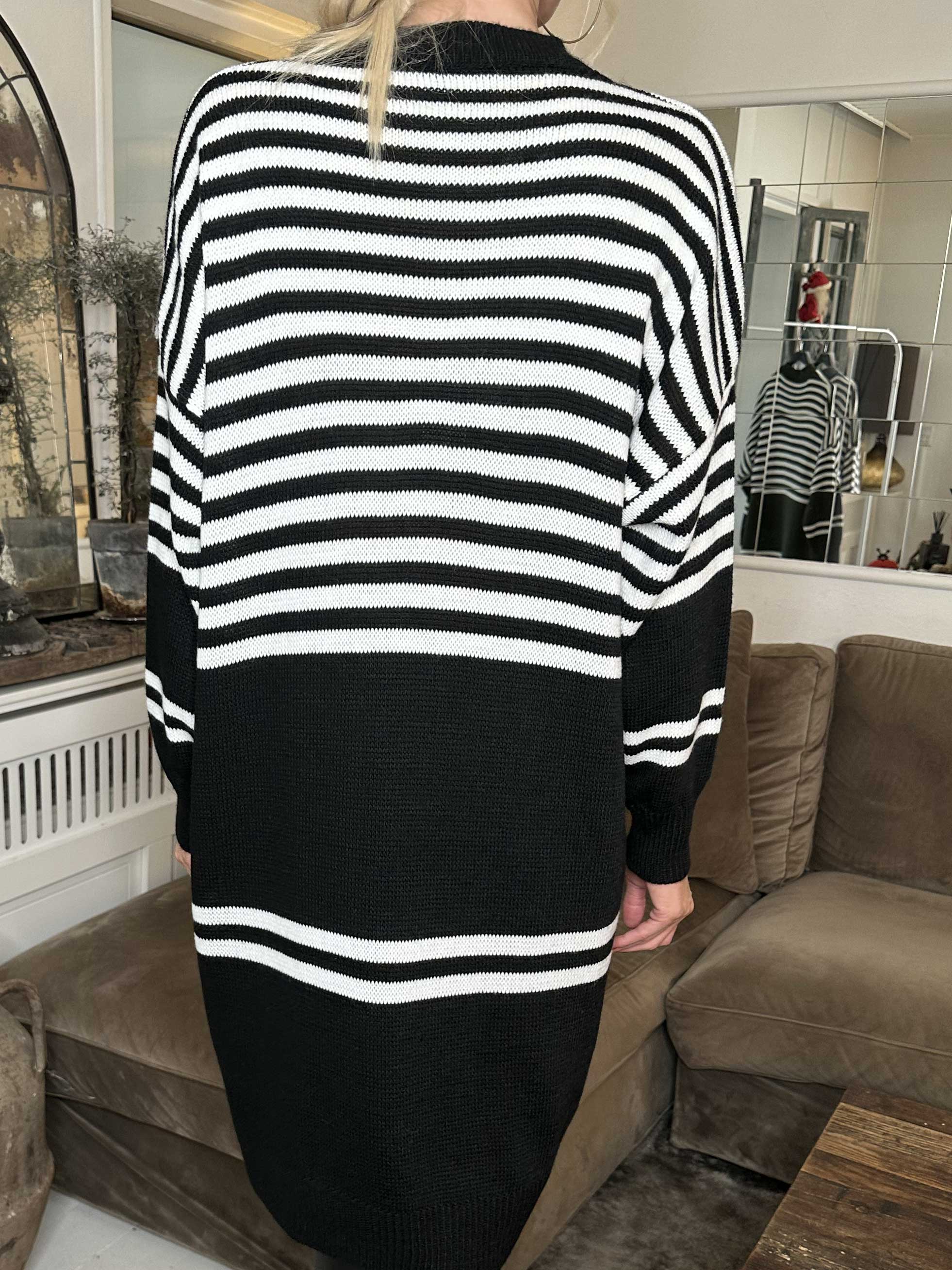 Julietta - Stickad klänning med ränder